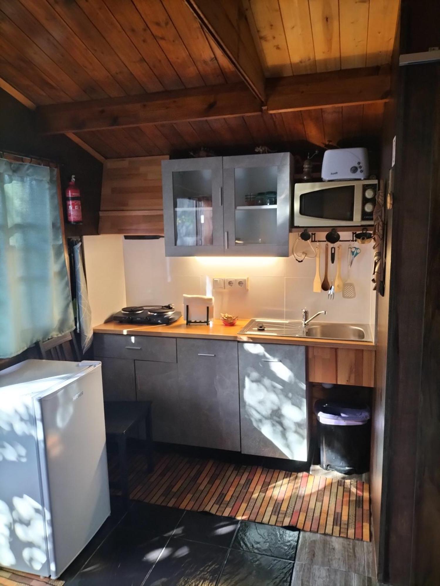 Dinocamp Guest House Lourinha  Ngoại thất bức ảnh